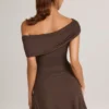 Suhana Modal Asymmetrisches A-Linien-Minikleid in Schokoladenbraun Suhana Modal Asymmetrisches A-Linien-Minikleid in Schokoladenbraun