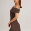 Suhana Modal Asymmetrisches A-Linien-Minikleid in Schokoladenbraun Suhana Modal Asymmetrisches A-Linien-Minikleid in Schokoladenbraun