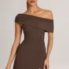 Suhana Modal Asymmetrisches A-Linien-Minikleid in Schokoladenbraun Suhana Modal Asymmetrisches A-Linien-Minikleid in Schokoladenbraun