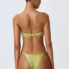 Sunray Cheeky-Bikinihose mit verzierten breiten Trägern in Birnengrün Sunray Cheeky-Bikinihose mit verzierten breiten Trägern in Birnengrün