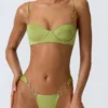 Sunray Cheeky-Bikinihose mit verzierten breiten Trägern in Birnengrün Sunray Cheeky-Bikinihose mit verzierten breiten Trägern in Birnengrün