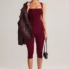 Suri Modal Capri-Leggings mit mittlerer Leibhöhe in Weinrot Suri Modal Capri-Leggings mit mittlerer Leibhöhe in Weinrot