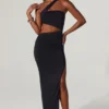 Suvi Maxikleid mit asymmetrischem Ausschnitt, Rüschen und Cut-outs in Schwarz Suvi Maxikleid mit asymmetrischem Ausschnitt, Rüschen und Cut-outs in Schwarz