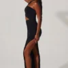 Suvi Maxikleid mit asymmetrischem Ausschnitt, Rüschen und Cut-outs in Schwarz Suvi Maxikleid mit asymmetrischem Ausschnitt, Rüschen und Cut-outs in Schwarz
