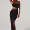 Suvi Maxikleid mit asymmetrischem Ausschnitt, Rüschen und Cut-outs in Schwarz Suvi Maxikleid mit asymmetrischem Ausschnitt, Rüschen und Cut-outs in Schwarz