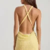 Sylune Verziertes rückenfreies Minikleid mit Wasserfallausschnitt in Gelb Sylune Verziertes rückenfreies Minikleid mit Wasserfallausschnitt in Gelb