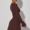 Taesha Minikleid mit strukturiertem Tulpenrock und quadratischem Ausschnitt in Schokoladenbraun Taesha Minikleid mit strukturiertem Tulpenrock und quadratischem Ausschnitt in Schokoladenbraun