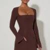 Taesha Minikleid mit strukturiertem Tulpenrock und quadratischem Ausschnitt in Schokoladenbraun Taesha Minikleid mit strukturiertem Tulpenrock und quadratischem Ausschnitt in Schokoladenbraun