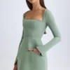 Taesha strukturiertes Minikleid mit Tulpenrock und quadratischem Ausschnitt in Khaki-Grün Taesha strukturiertes Minikleid mit Tulpenrock und quadratischem Ausschnitt in Khaki-Grün