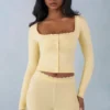 Tahlia Strick-Cardigan mit langen Ärmeln in Buttergelb Tahlia Strick-Cardigan mit langen Ärmeln in Buttergelb