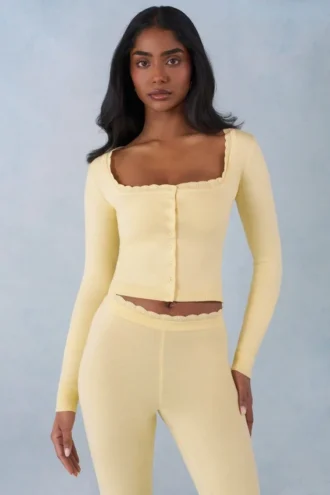 Tahlia Strick-Cardigan mit langen Ärmeln in Buttergelb