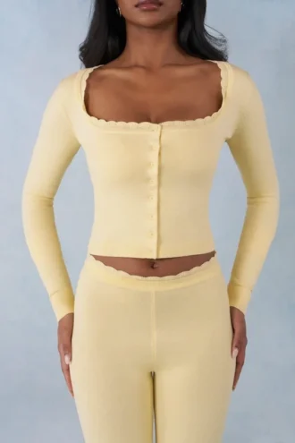 Tahlia Strick-Cardigan mit langen Ärmeln in Buttergelb