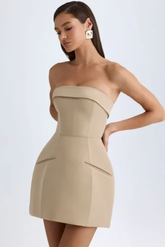Taia Minikleid mit strukturiertem Tulpenrock und Umschlagkragen in Camel