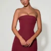 Taia Minikleid mit umgeschlagenem Ausschnitt, trägerlos und strukturiertem A-Linien-Schnitt in Weinrot Taia Minikleid mit umgeschlagenem Ausschnitt, trägerlos und strukturiertem A-Linien-Schnitt in Weinrot