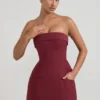 Taia Minikleid mit umgeschlagenem Ausschnitt, trägerlos und strukturiertem A-Linien-Schnitt in Weinrot Taia Minikleid mit umgeschlagenem Ausschnitt, trägerlos und strukturiertem A-Linien-Schnitt in Weinrot