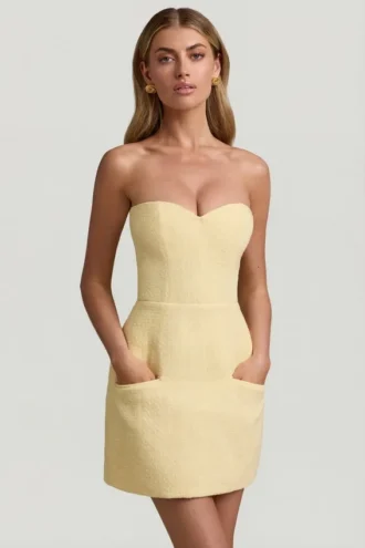 Talina Minikleid mit Herzausschnitt, trägerlos und strukturiert in Pastellgelb