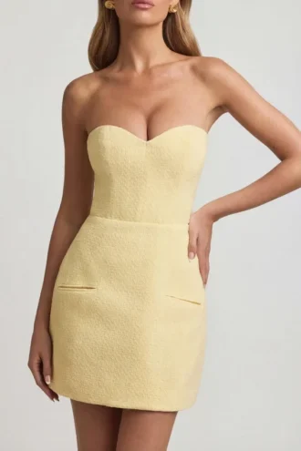 Talina Minikleid mit Herzausschnitt, trägerlos und strukturiert in Pastellgelb