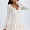 Tallou Modal-Minikleid mit tiefem Taillenbund und Bubble-Saum in Elfenbein Tallou Modal-Minikleid mit tiefem Taillenbund und Bubble-Saum in Elfenbein