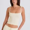 Tanktop aus geripptem Strick mit Bindebändern in Creme Tanktop aus geripptem Strick mit Bindebändern in Creme