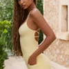Tanktop mit gekreuzten Trägern in Lemon Tanktop mit gekreuzten Trägern in Lemon