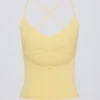 Tanktop mit gekreuzten Trägern in Lemon Tanktop mit gekreuzten Trägern in Lemon
