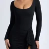 Tarai Modal-Midaxi-Kleid mit Rüschen in Schwarz Tarai Modal-Midaxi-Kleid mit Rüschen in Schwarz