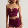 Tarni Bandeau-Crop-Top mit Metallverzierung in Beeren-Lila Tarni Bandeau-Crop-Top mit Metallverzierung in Beeren-Lila