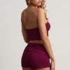 Tarni Bandeau-Crop-Top mit Metallverzierung in Beeren-Lila Tarni Bandeau-Crop-Top mit Metallverzierung in Beeren-Lila