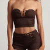 Tarni Bandeau-Crop-Top mit Metallverzierungen in Dark Chocolate Tarni Bandeau-Crop-Top mit Metallverzierungen in Dark Chocolate