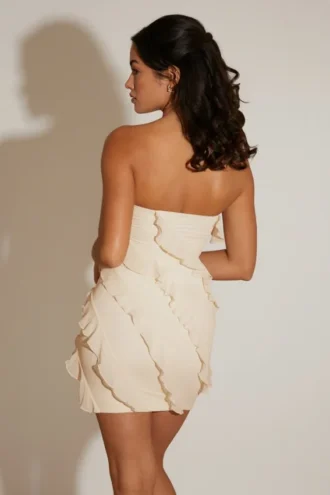 Tatiana Bandeau-Minikleid mit Rüschen in Weiß