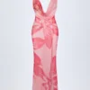 Taveuni Maxikleid mit Wasserfallausschnitt und Metallverzierungen in rosa Orchideenprint Taveuni Maxikleid mit Wasserfallausschnitt und Metallverzierungen in rosa Orchideenprint