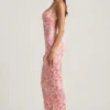 Tavira Maxikleid mit Rundhalsausschnitt und Rückenausschnitt in Rosa Tavira Maxikleid mit Rundhalsausschnitt und Rückenausschnitt in Rosa
