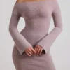 Terneigh Maxikleid aus geripptem Strick mit schulterfreiem Ausschnitt in Taupe Terneigh Maxikleid aus geripptem Strick mit schulterfreiem Ausschnitt in Taupe