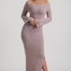 Terneigh Maxikleid aus geripptem Strick mit schulterfreiem Ausschnitt in Taupe Terneigh Maxikleid aus geripptem Strick mit schulterfreiem Ausschnitt in Taupe