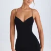 Tesni Minikleid mit Neckholder und Riemendetails in Schwarz Tesni Minikleid mit Neckholder und Riemendetails in Schwarz
