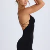 Tesni Minikleid mit Neckholder und Riemendetails in Schwarz Tesni Minikleid mit Neckholder und Riemendetails in Schwarz