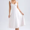 Thandie Midaxi-Kleid mit Herzausschnitt und Rüschen in Elfenbein Thandie Midaxi-Kleid mit Herzausschnitt und Rüschen in Elfenbein