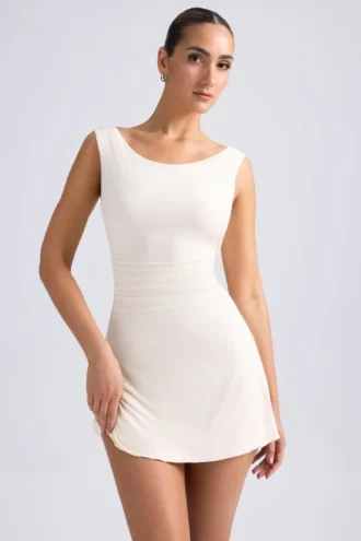 Tigen schulterfreies Minikleid mit Wasserfallausschnitt und A-Linie in Elfenbein