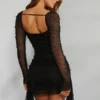 Tivoli Langarm-Minikleid mit verziertem Wasserfallausschnitt in Schwarz Tivoli Langarm-Minikleid mit verziertem Wasserfallausschnitt in Schwarz