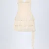 Toren Minikleid mit Schnürung, Rüschen und Stufenschnitt in Elfenbein Toren Minikleid mit Schnürung, Rüschen und Stufenschnitt in Elfenbein