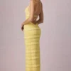 Tove Maxikleid mit Rüschen, rückenfreiem Ausschnitt und Neckholder in Zitronengelb Tove Maxikleid mit Rüschen, rückenfreiem Ausschnitt und Neckholder in Zitronengelb