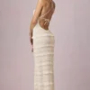 Tove Maxikleid mit Rüschen und rückenfreiem Neckholder in Elfenbein Tove Maxikleid mit Rüschen und rückenfreiem Neckholder in Elfenbein