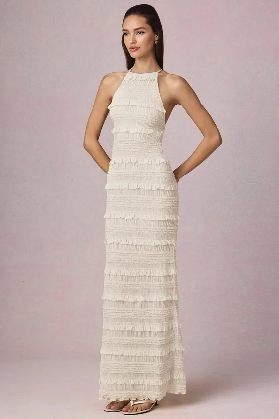 Tove Maxikleid mit Rüschen und rückenfreiem Neckholder in Elfenbein Tove Maxikleid mit Rüschen und rückenfreiem Neckholder in Elfenbein