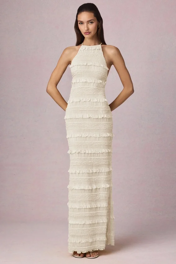 Tove Maxikleid mit Rüschen und rückenfreiem Neckholder in Elfenbein Tove Maxikleid mit Rüschen und rückenfreiem Neckholder in Elfenbein