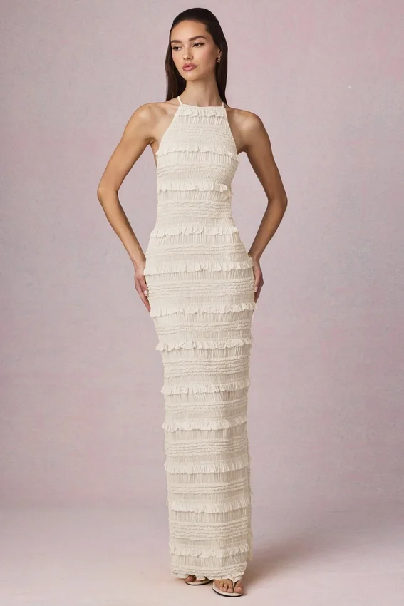 Tove Maxikleid mit Rüschen und rückenfreiem Neckholder in Elfenbein Tove Maxikleid mit Rüschen und rückenfreiem Neckholder in Elfenbein
