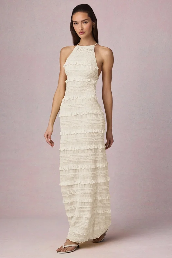 Tove Maxikleid mit Rüschen und rückenfreiem Neckholder in Elfenbein Tove Maxikleid mit Rüschen und rückenfreiem Neckholder in Elfenbein