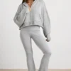 TRUE Kurzer Hoodie mit Reißverschluss aus grobem Strick in Grau meliert
