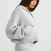 TRUE Kurzer Hoodie mit Reißverschluss aus grobem Strick in Grau meliert