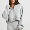 TRUE Kurzer Hoodie mit Reißverschluss aus grobem Strick in Grau meliert