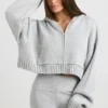 TRUE Kurzer Hoodie mit Reißverschluss aus grobem Strick in Grau meliert